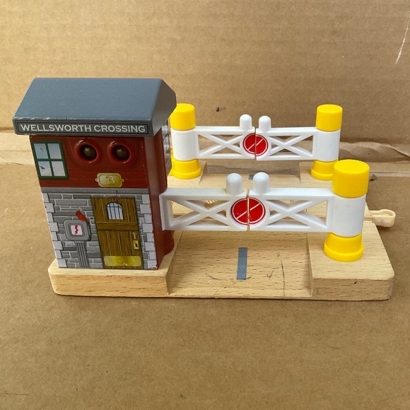 Crossing gate 🚂 Thomas & Friends 🚂 Wood train accessory - Picture 3 of 5